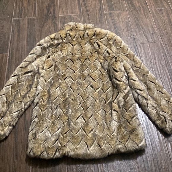 Sharon Young faux fur coat - Picture 2 of 7